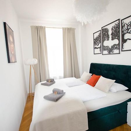 Ferienwohnung Casarina - Stilvoller Altbau In Zentraler Lage Dresden Exterior foto