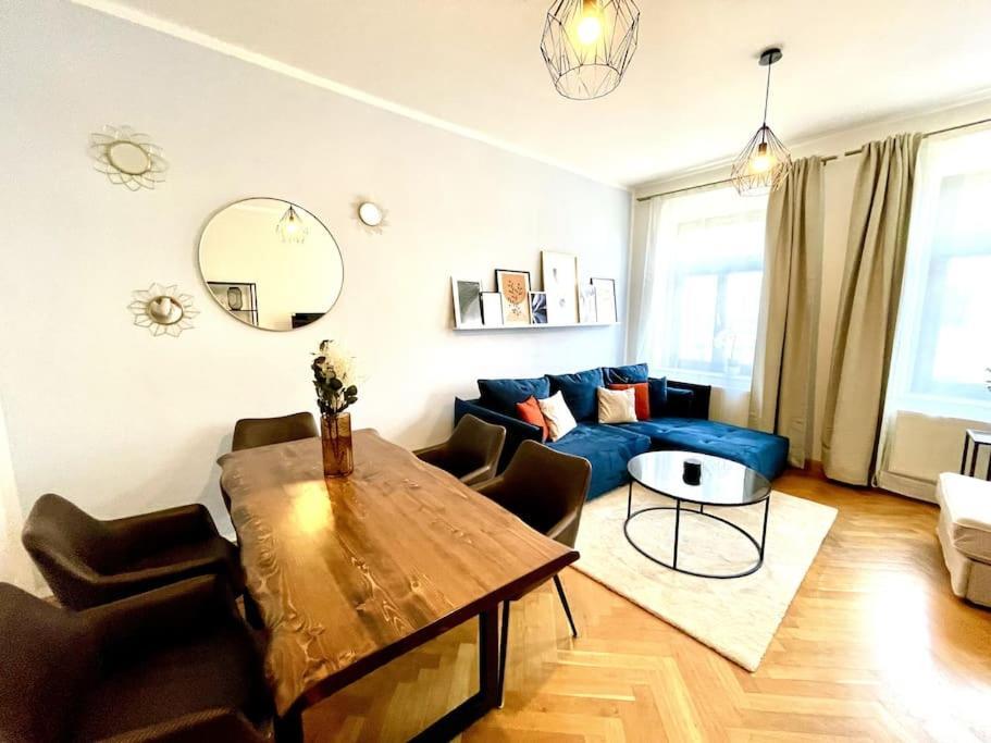 Ferienwohnung Casarina - Stilvoller Altbau In Zentraler Lage Dresden Exterior foto