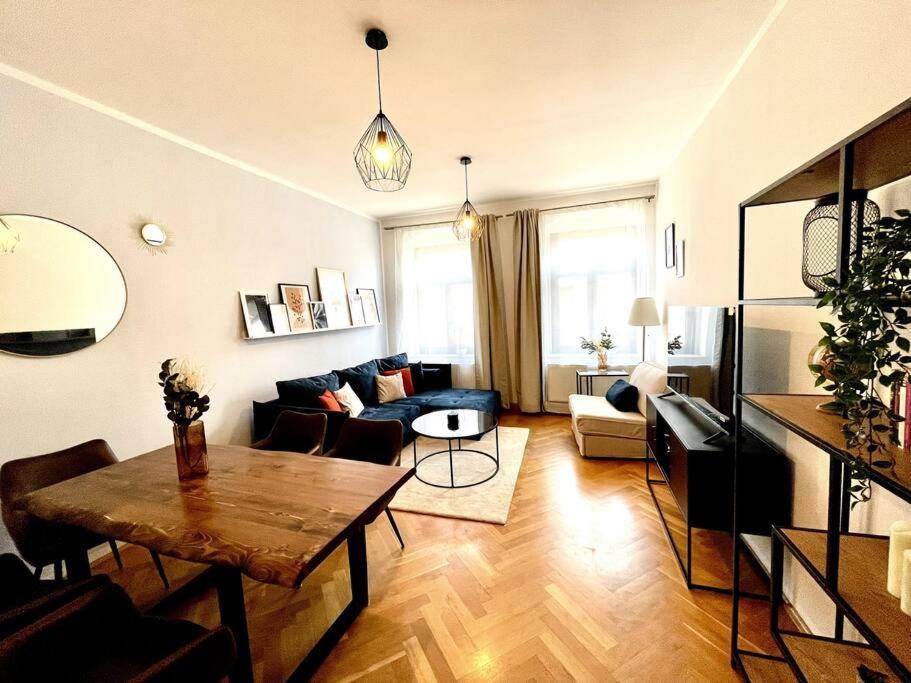 Ferienwohnung Casarina - Stilvoller Altbau In Zentraler Lage Dresden Exterior foto