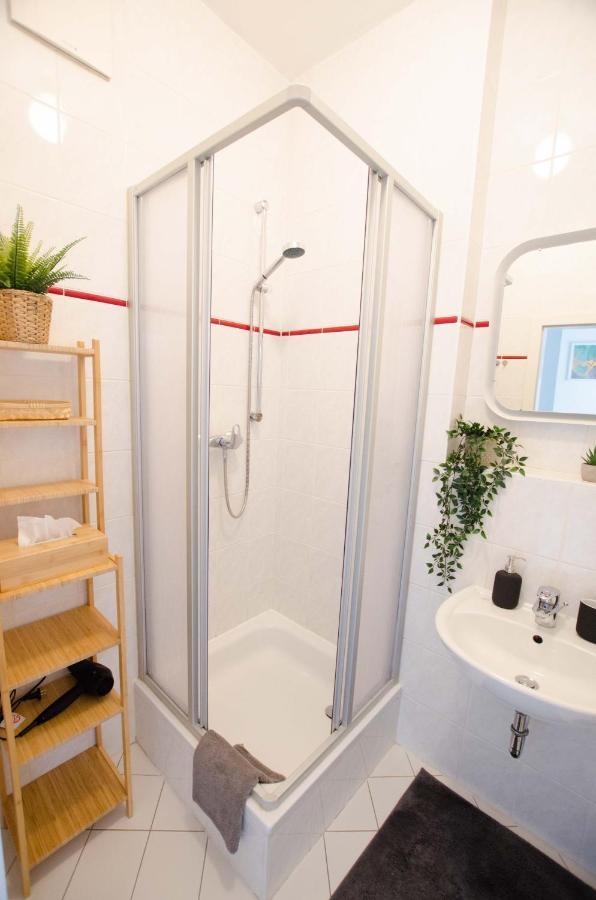 Ferienwohnung Casarina - Stilvoller Altbau In Zentraler Lage Dresden Exterior foto