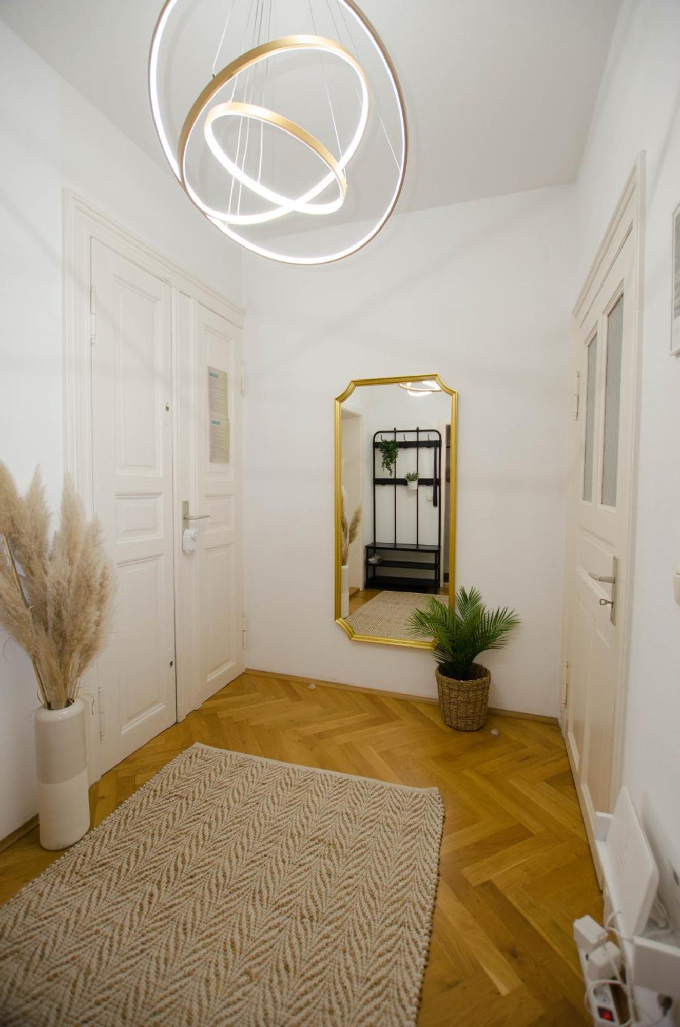 Ferienwohnung Casarina - Stilvoller Altbau In Zentraler Lage Dresden Exterior foto